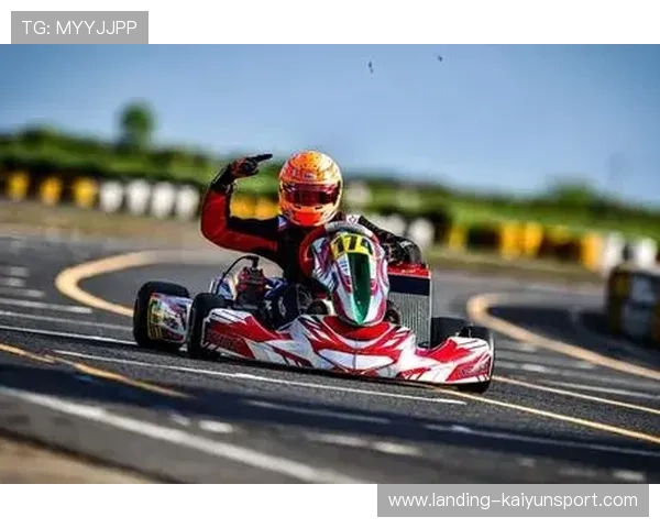 卡丁车新秀连续超车引发关注